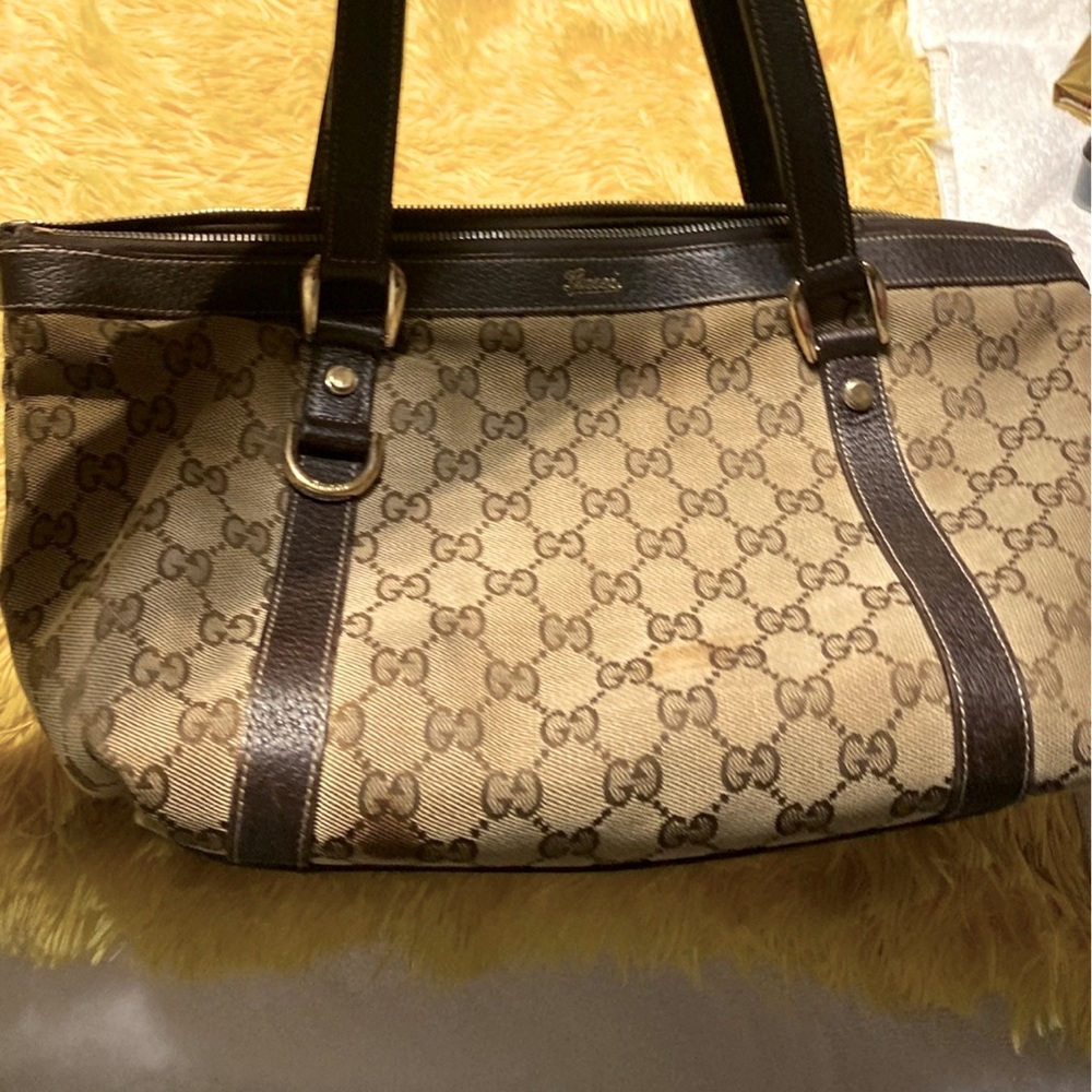 Gucci bog